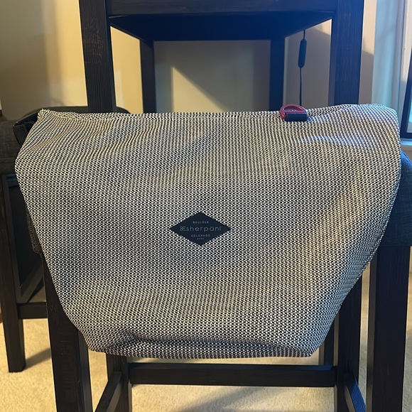 Sherpani XLarge Crossbody, EUC - Picture 3 of 8